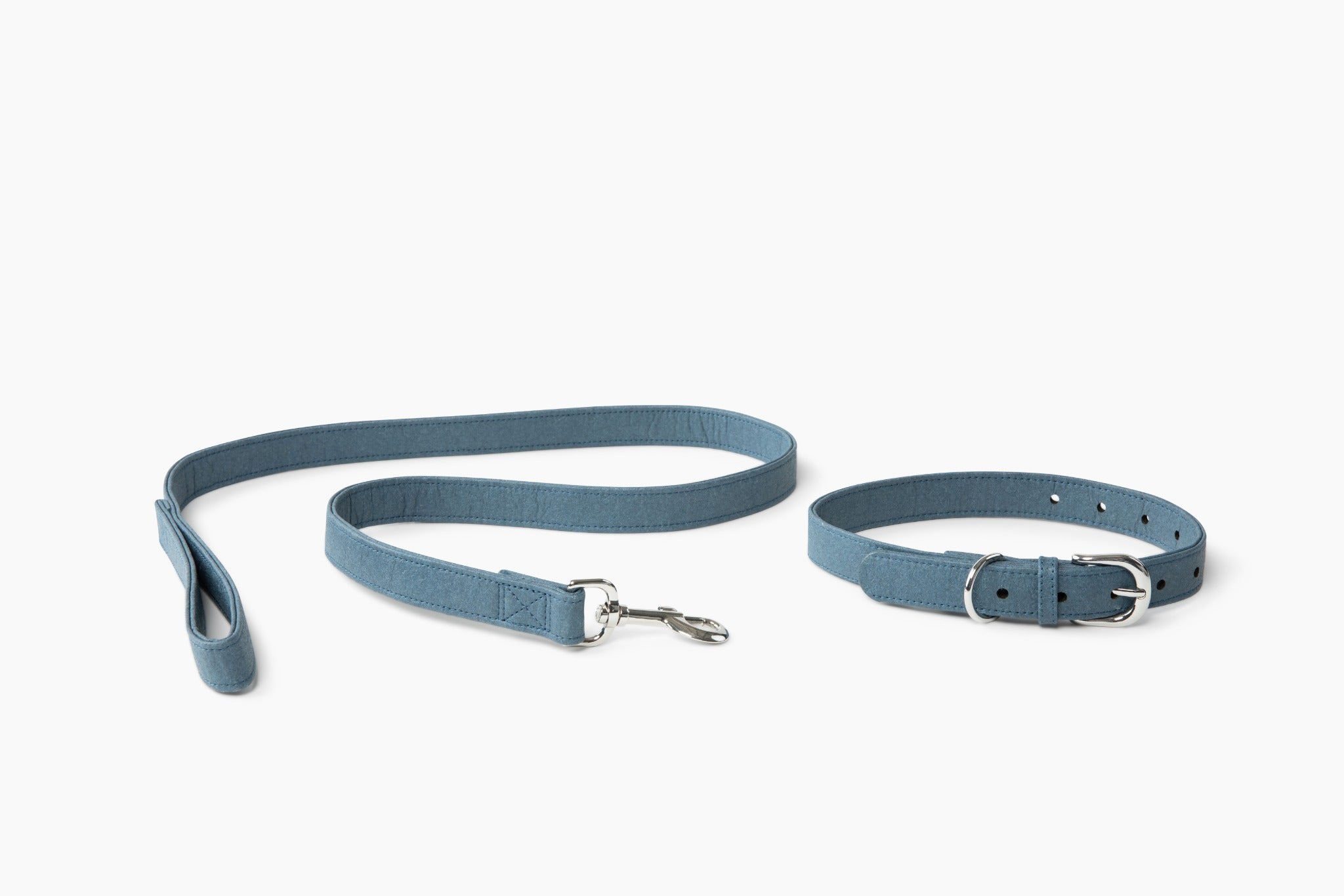 Blue Piñya collar and leash set